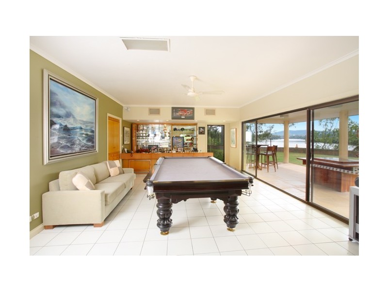 1 King Arthur Terrace, Tennyson QLD 4105
