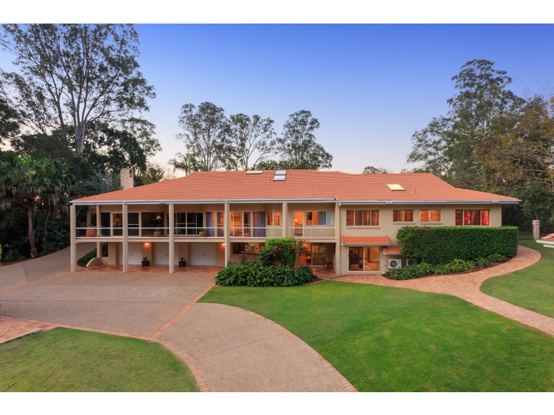 2 Sunset Road, Kenmore QLD 4069