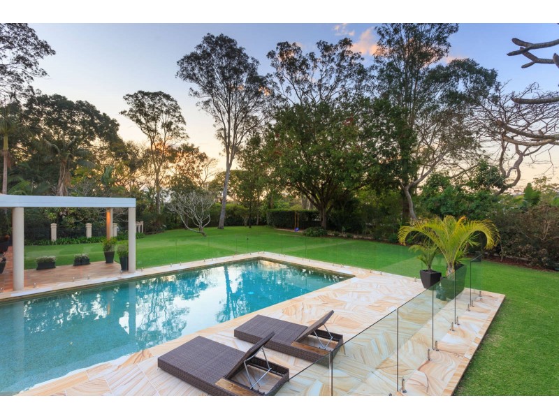 2 Sunset Road, Kenmore QLD 4069