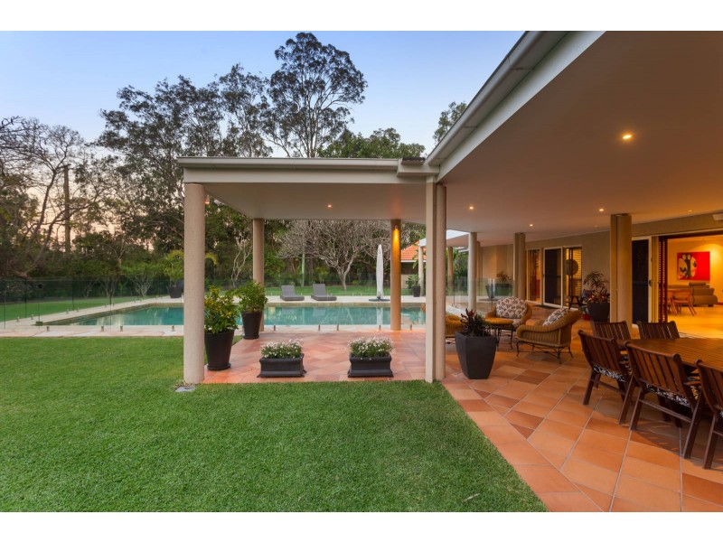 2 Sunset Road, Kenmore QLD 4069