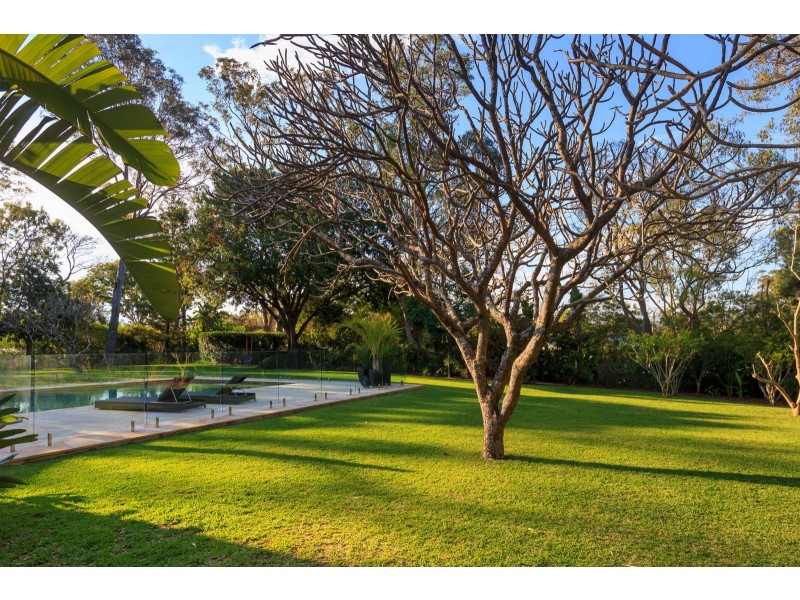 2 Sunset Road, Kenmore QLD 4069