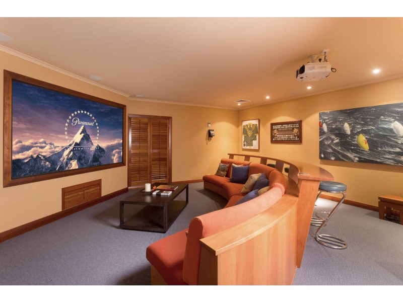 2 Sunset Road, Kenmore QLD 4069