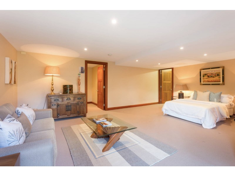 2 Sunset Road, Kenmore QLD 4069