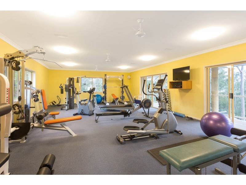 2 Sunset Road, Kenmore QLD 4069