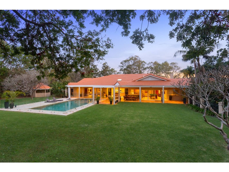 2 Sunset Road, Kenmore QLD 4069