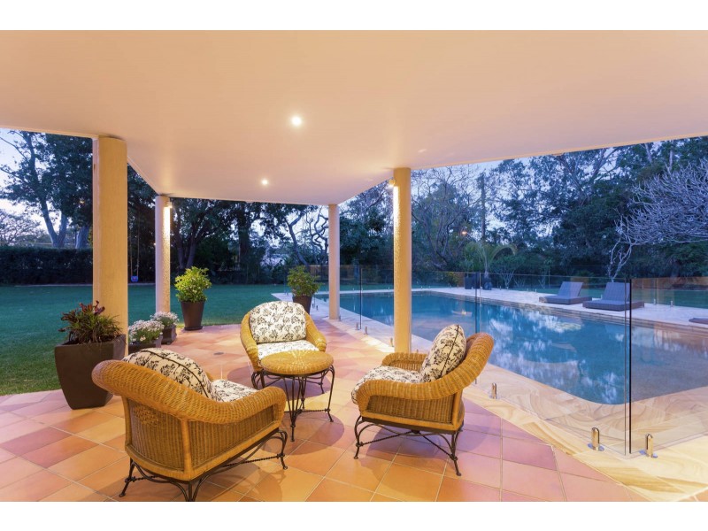 2 Sunset Road, Kenmore QLD 4069