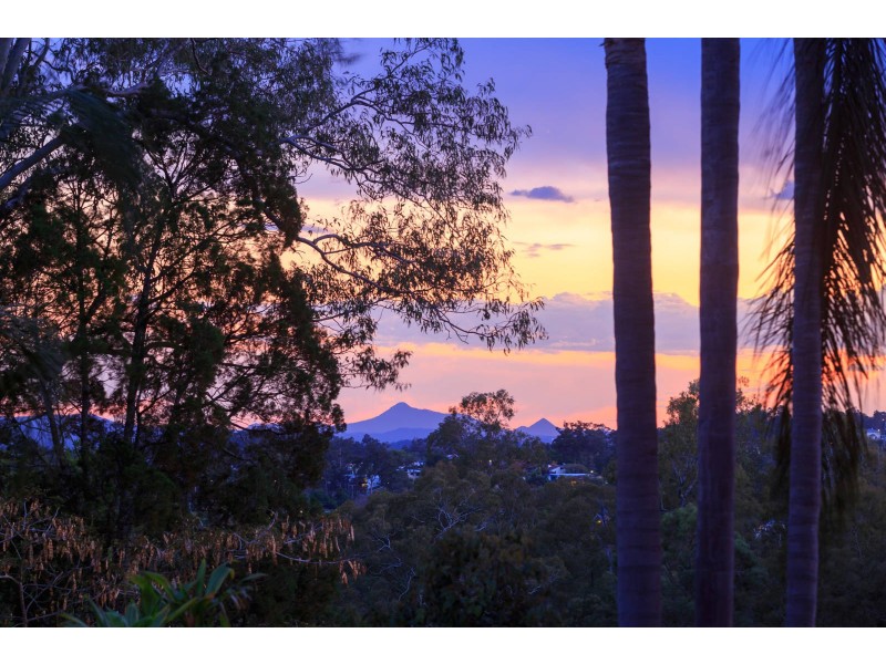 2 Sunset Road, Kenmore QLD 4069