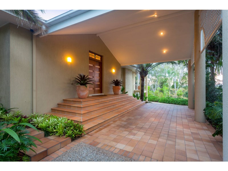 2 Sunset Road, Kenmore QLD 4069
