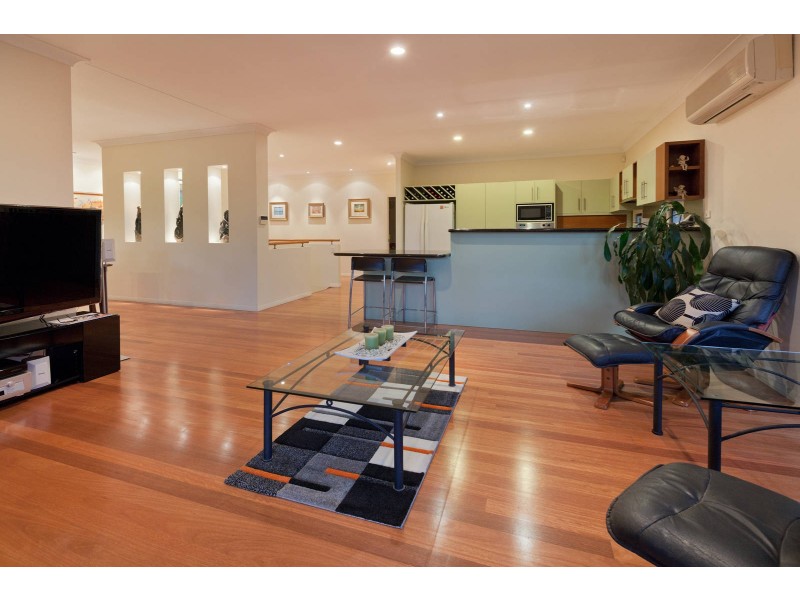 11 Robertson Place, Fig Tree Pocket QLD 4069