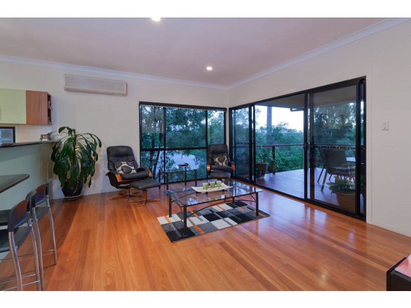 11 Robertson Place, Fig Tree Pocket QLD 4069