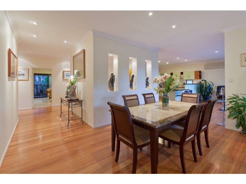 11 Robertson Place, Fig Tree Pocket QLD 4069