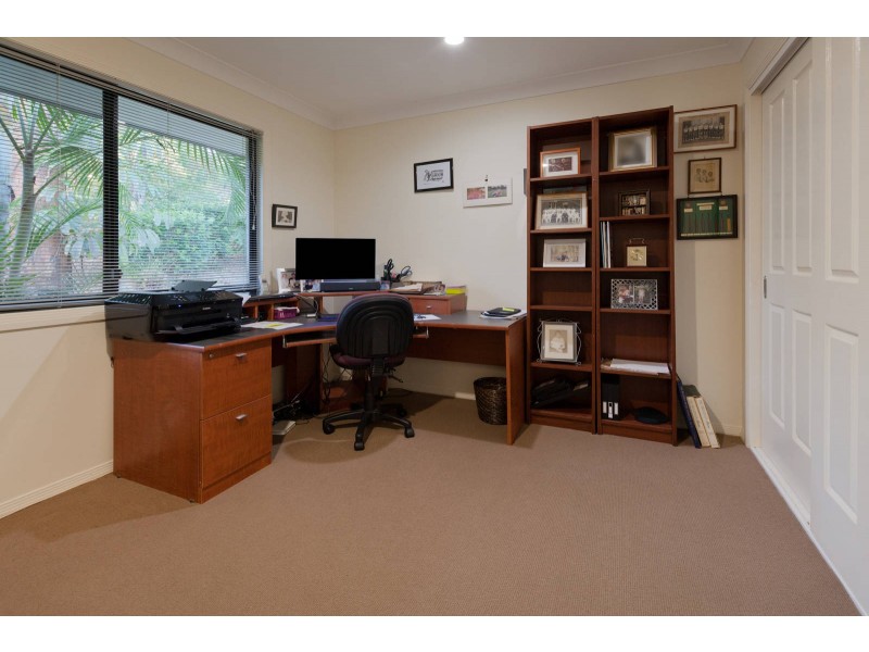 11 Robertson Place, Fig Tree Pocket QLD 4069
