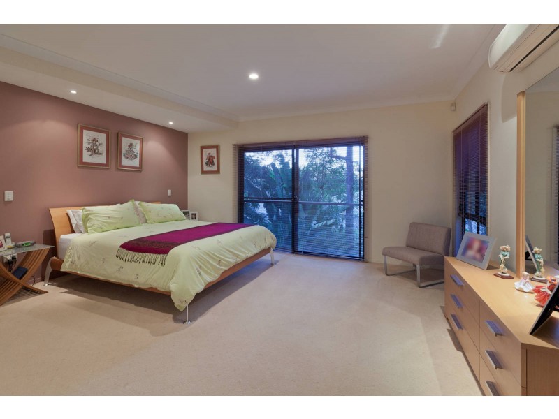 11 Robertson Place, Fig Tree Pocket QLD 4069