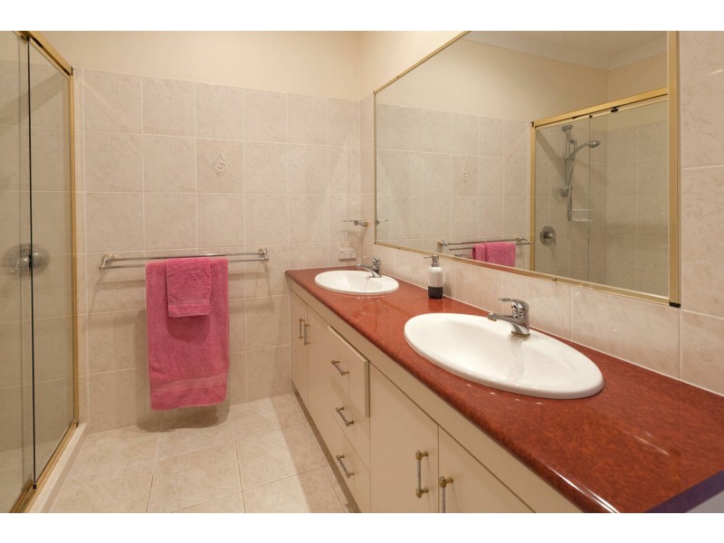 11 Robertson Place, Fig Tree Pocket QLD 4069