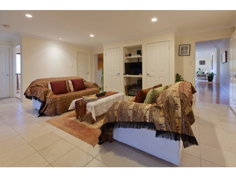 11 Robertson Place, Fig Tree Pocket QLD 4069