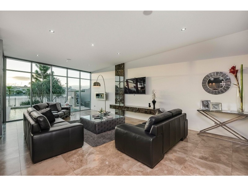 31 Waterline Cres, Bulimba QLD 4171