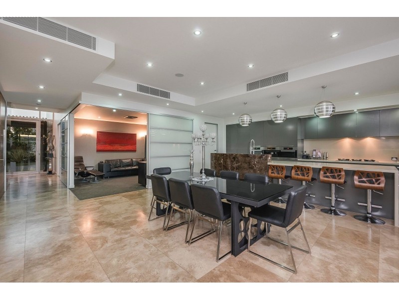 31 Waterline Cres, Bulimba QLD 4171