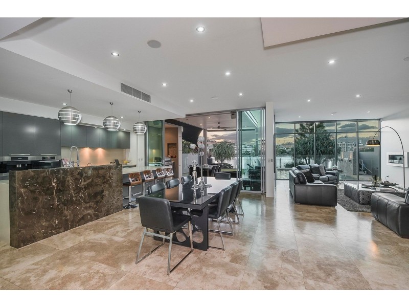 31 Waterline Cres, Bulimba QLD 4171