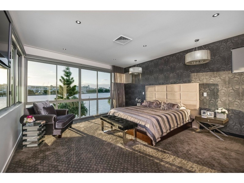 31 Waterline Cres, Bulimba QLD 4171