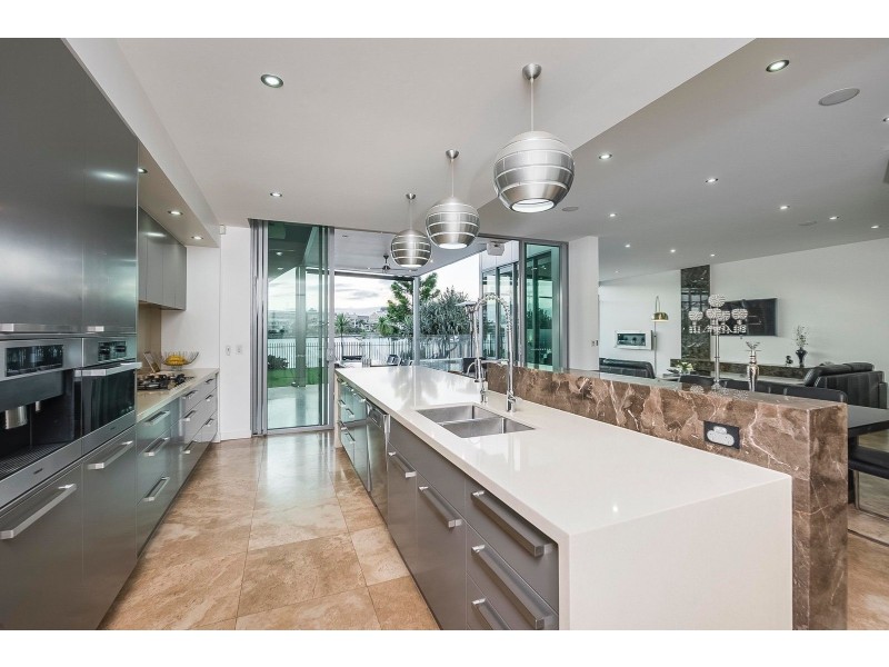 31 Waterline Cres, Bulimba QLD 4171