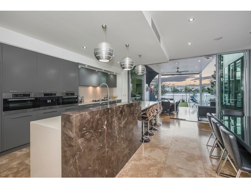 31 Waterline Cres, Bulimba QLD 4171