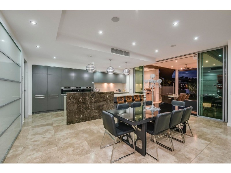 31 Waterline Cres, Bulimba QLD 4171