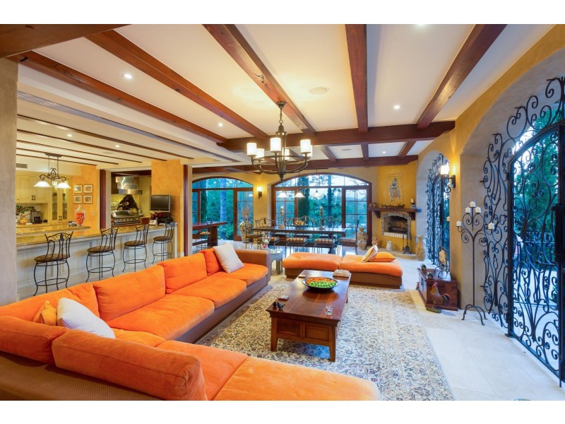 8 Emma Place, Fig Tree Pocket QLD 4069