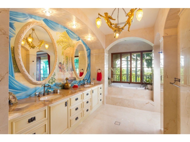 8 Emma Place, Fig Tree Pocket QLD 4069