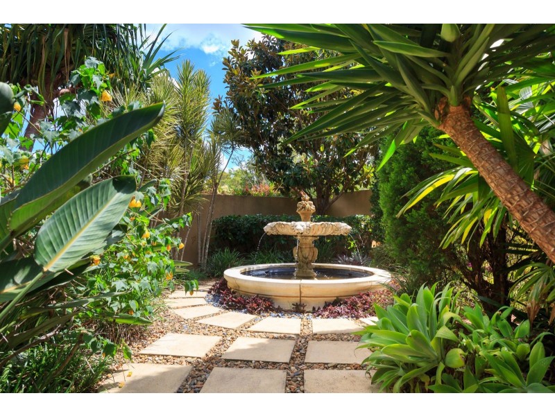 8 Emma Place, Fig Tree Pocket QLD 4069