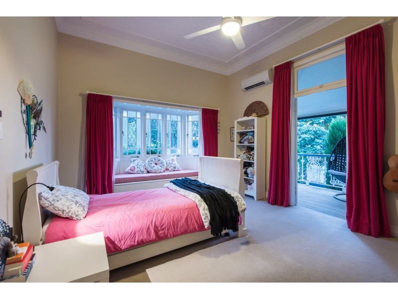 35 Marlborough St, Sherwood QLD 4075