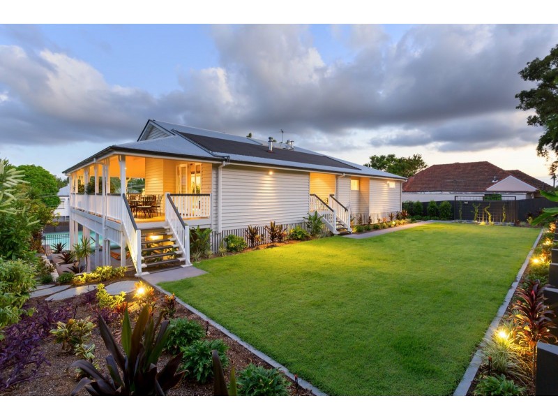 15 Neulans Road, Indooroopilly QLD 4068