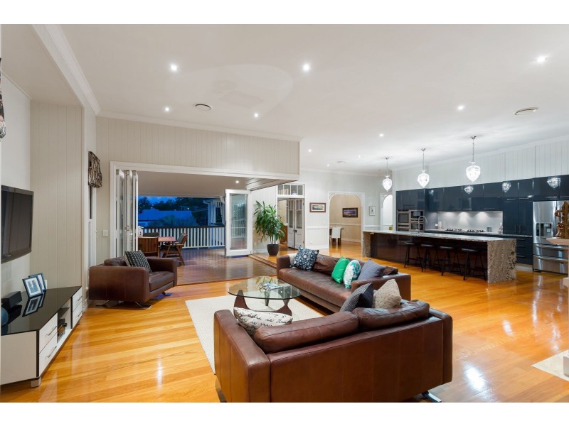 15 Neulans Road, Indooroopilly QLD 4068