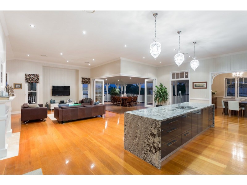 15 Neulans Road, Indooroopilly QLD 4068