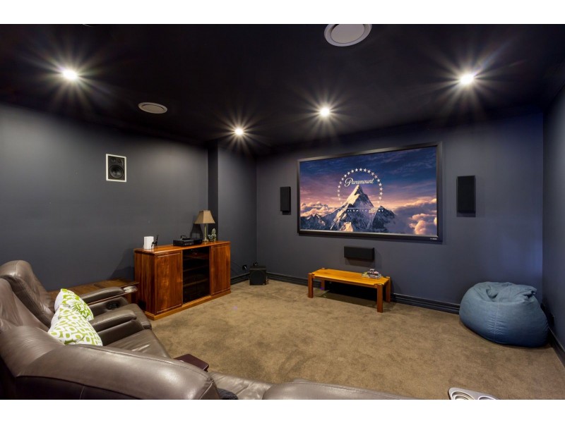 15 Neulans Road, Indooroopilly QLD 4068