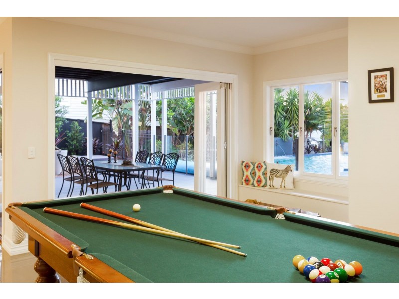 15 Neulans Road, Indooroopilly QLD 4068