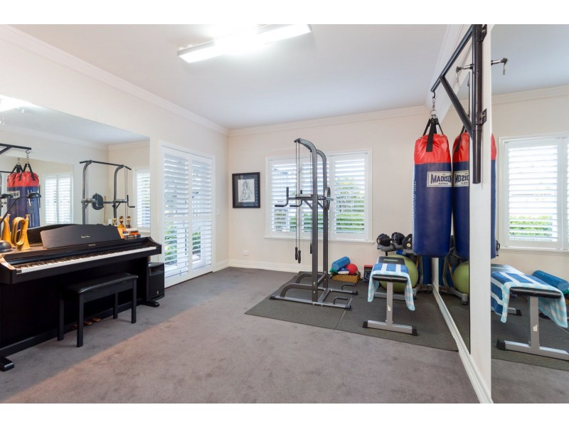 15 Neulans Road, Indooroopilly QLD 4068