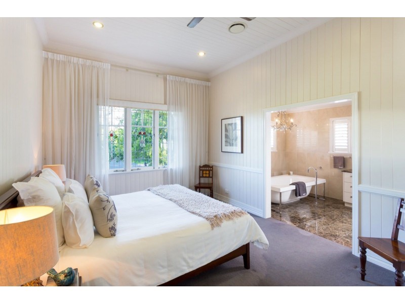 15 Neulans Road, Indooroopilly QLD 4068