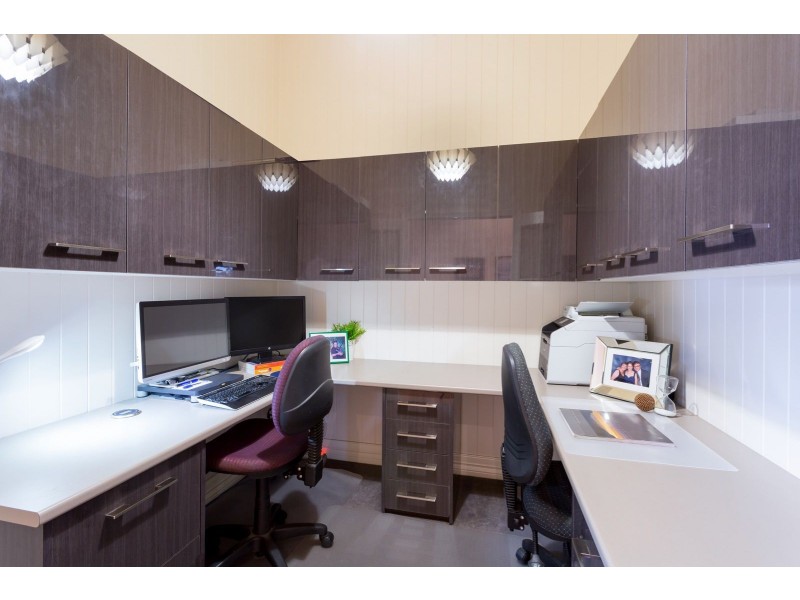 15 Neulans Road, Indooroopilly QLD 4068