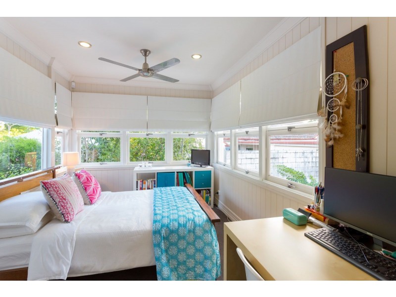 15 Neulans Road, Indooroopilly QLD 4068