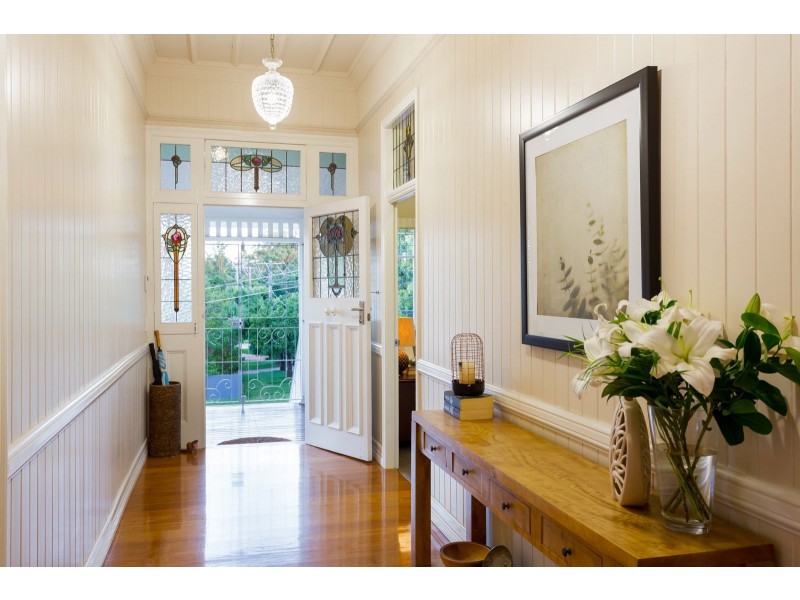 15 Neulans Road, Indooroopilly QLD 4068