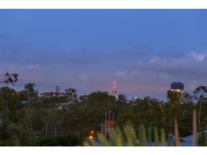 15 Neulans Road, Indooroopilly QLD 4068