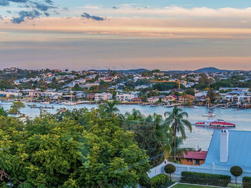 62 Crescent Road, Hamilton QLD 4007