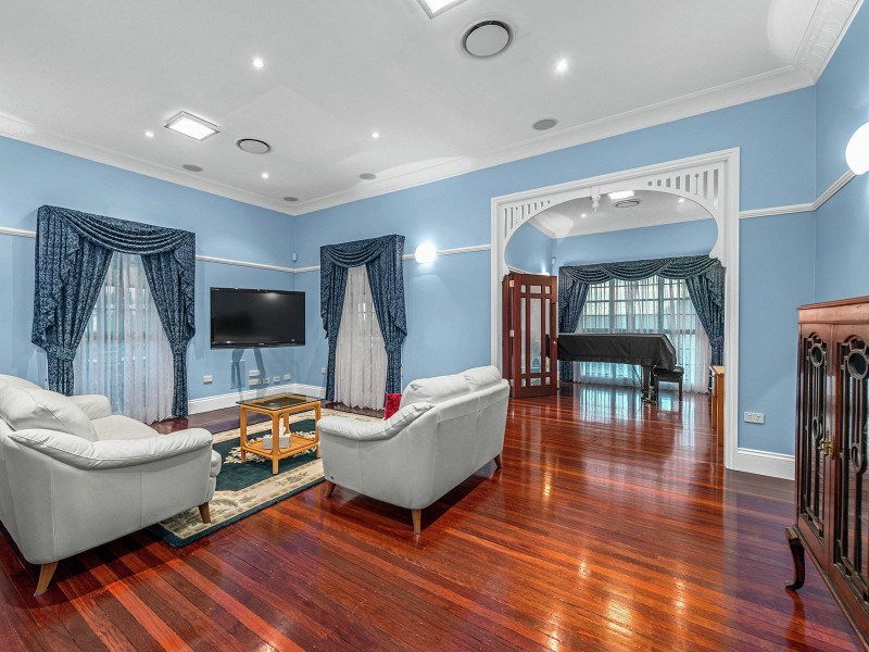 62 Crescent Road, Hamilton QLD 4007