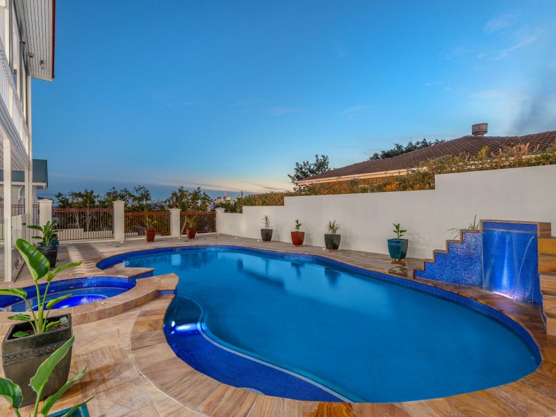 62 Crescent Road, Hamilton QLD 4007