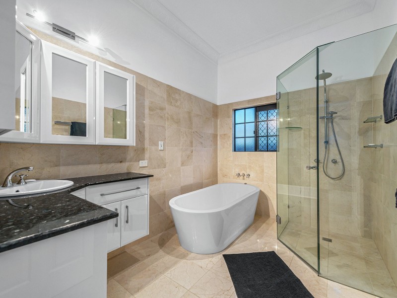 62 Crescent Road, Hamilton QLD 4007