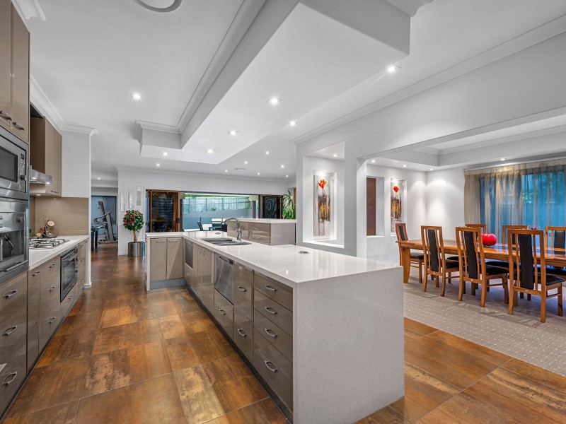 35 Edenbrooke Drive, Sinnamon Park QLD 4073