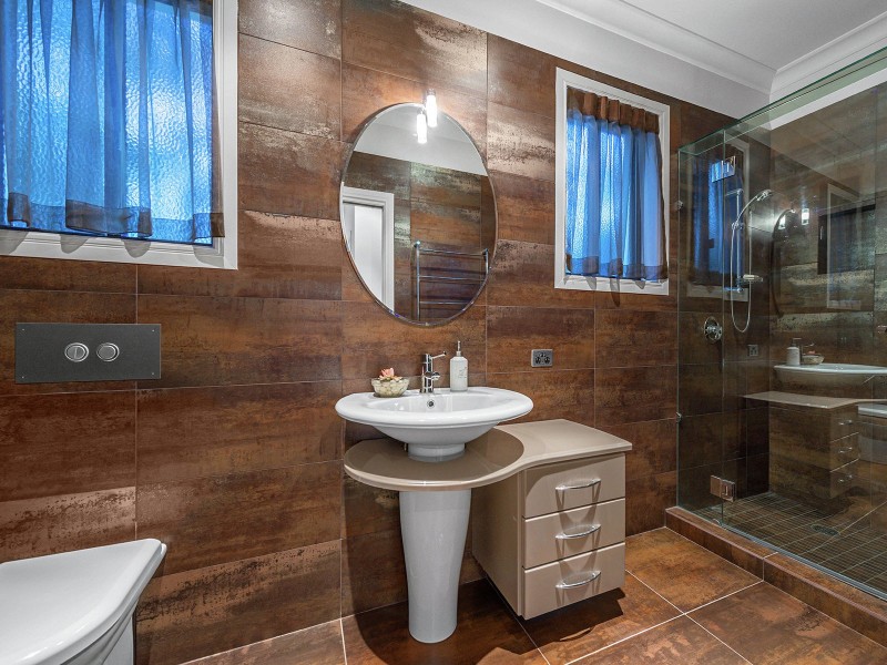 35 Edenbrooke Drive, Sinnamon Park QLD 4073