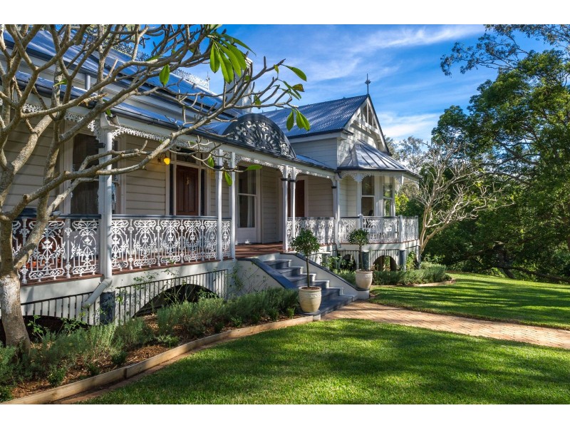 38a Scenic Road, Kenmore QLD 4069