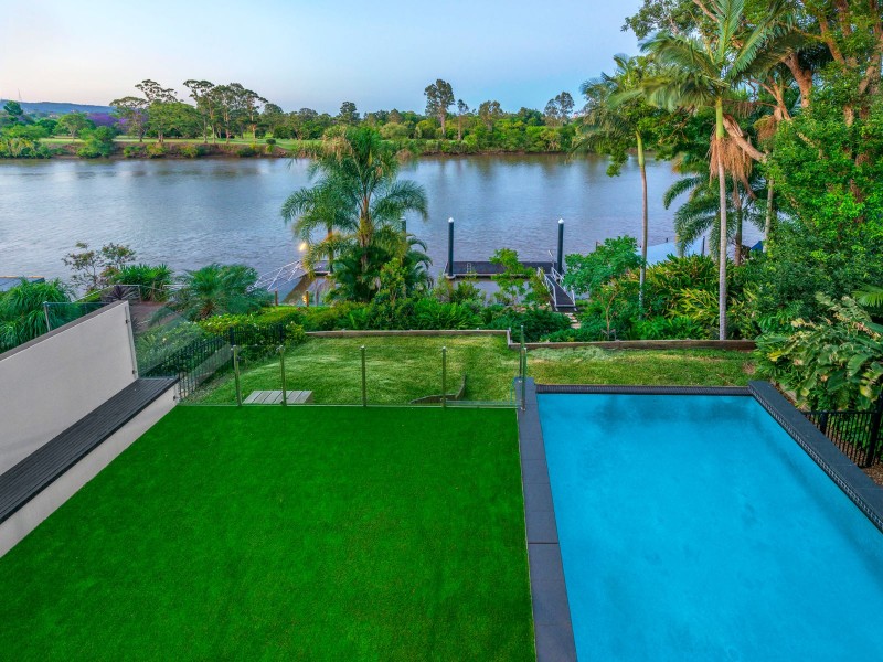 109 King Arthur Terrace, Tennyson QLD 4105