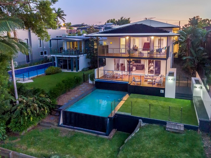 109 King Arthur Terrace, Tennyson QLD 4105